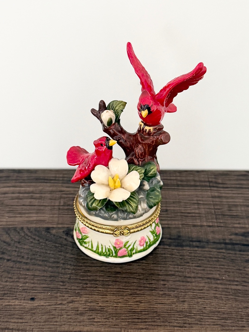 Vintage Cardinal Bird Trinket Box Porcelain Hinged Jewelry Box‎ Cottagecore